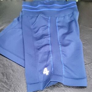Four Laps Aero Seamless Short 3" and 5"